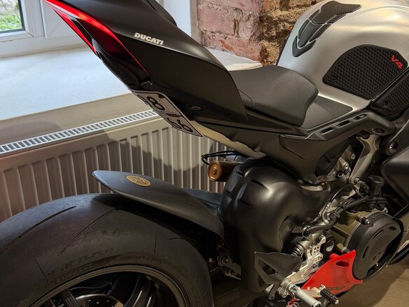 2022 Ducati Panigale V4, чёрный, 4100000 рублей - вид 5