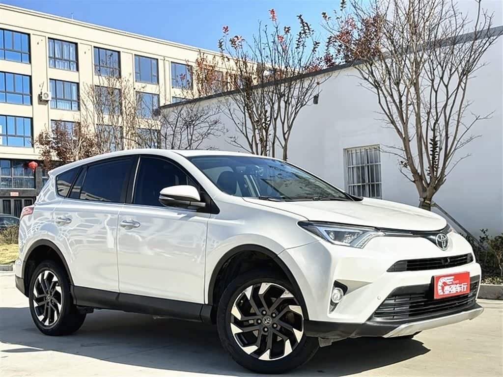 Открыть фотографии: Toyota RAV4 IV (XA40) Рестайлинг