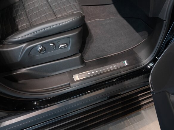 2026 Cadillac Escalade V Рестайлинг, чёрный, 23700000 рублей - вид 19