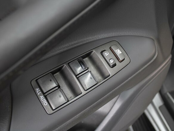2008 Lexus LX 570 III, серебристый - вид 16