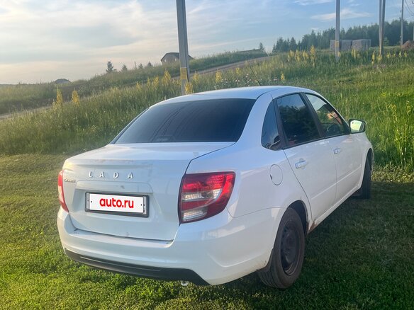 2022 Lada (ВАЗ) Granta I Рестайлинг, белый, 630000 рублей - вид 2
