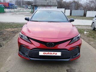 2021 Toyota Camry VIII (XV70) Рестайлинг, красный, 3800000 рублей, вид 2