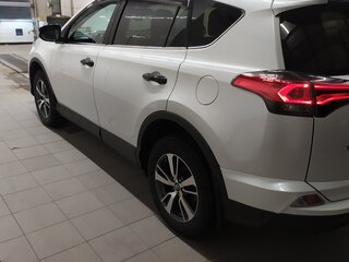 2018 Toyota RAV4 IV (XA40) Рестайлинг, белый, 2450000 рублей, вид 5
