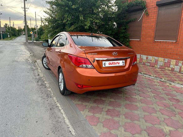 2015 Hyundai Solaris I Рестайлинг, оранжевый, 1079000 рублей - вид 2