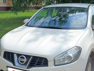 2013 Nissan Qashqai I Рестайлинг, белый, 820000 рублей, вид 1