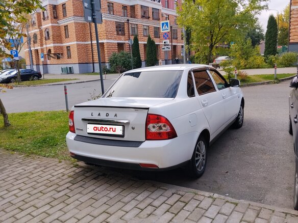 2017 Lada (ВАЗ) Priora I Рестайлинг, белый, 700000 рублей - вид 3