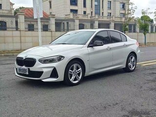 2022 BMW 1 серии 120i III (F52) Рестайлинг, белый, 1890000 рублей, вид 3