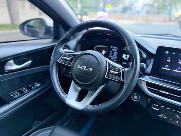2023 Kia K3 II (China Market) Рестайлинг, белый, 1120300 рублей - вид 8