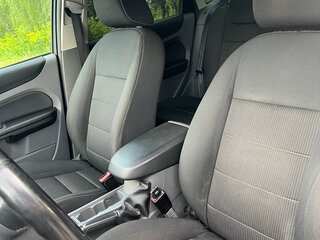 2010 Ford Focus II Рестайлинг, серебристый, 560000 рублей, вид 5