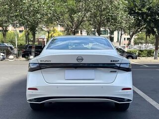 2026 Nissan Sylphy V (B19), белый, 1950000 рублей, вид 4