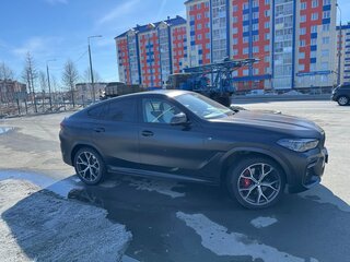 2021 BMW X6 40i III (G06), чёрный, 7600000 рублей, вид 4
