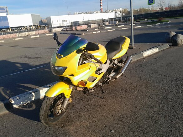 1999 Honda VTR 1000, жёлтый