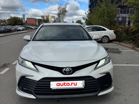 2021 Toyota Camry VIII (XV70) Рестайлинг, белый, 3300000 рублей, вид 1