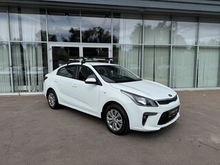 2019 Kia Rio IV, белый, 990000 рублей, вид 3