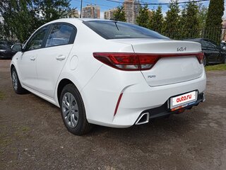 2021 Kia Rio IV Рестайлинг, белый, 1692000 рублей, вид 4