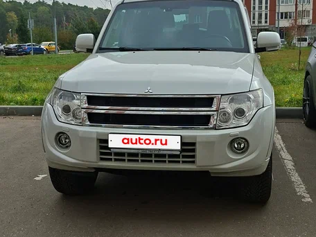 2013 Mitsubishi Pajero IV Рестайлинг 1, белый, 1970000 рублей, вид 1