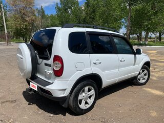2013 Chevrolet Niva I Рестайлинг, белый, 660000 рублей, вид 3