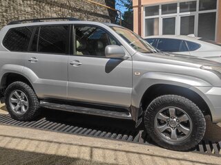 2006 Toyota Land Cruiser Prado 5-speed 120 Series, серебристый, 2100000 рублей, вид 3