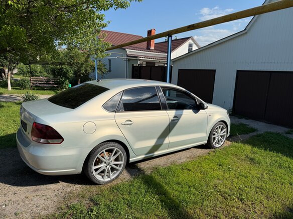 2012 Volkswagen Polo V, серебристый, 800000 рублей - вид 3