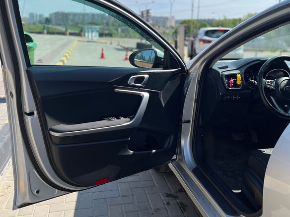 2019 Kia Ceed III, серебристый, 2250000 рублей - вид 12