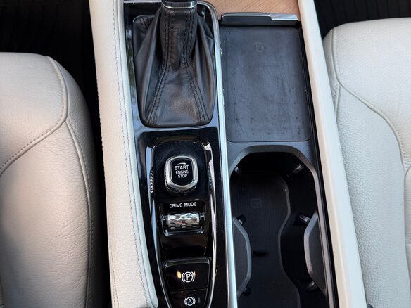 2022 Volvo XC90 II Рестайлинг 1, чёрный - вид 23