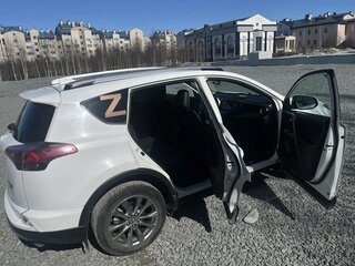 2017 Toyota RAV4 IV (XA40) Рестайлинг, белый, 2600000 рублей, вид 3