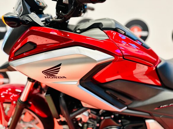 2017 Honda NC 750X, красный - вид 10