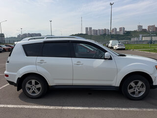 2010 Mitsubishi Outlander II Рестайлинг, белый, 890000 рублей, вид 3