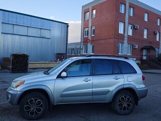 2001 Toyota RAV4 II (XA20), серебристый, 700000 рублей, вид 3