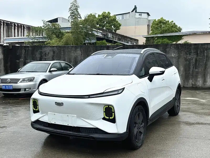 Открыть фотографии: Geely Geometry E
