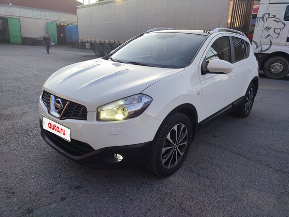 2011 Nissan Qashqai I Рестайлинг, белый, 1258000 рублей - вид 2