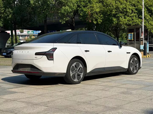 2024 Xpeng Mona M03, белый - вид 3