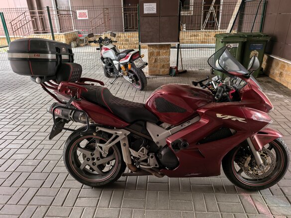 2005 Honda VFR 800, красный, 325000 рублей - вид 2
