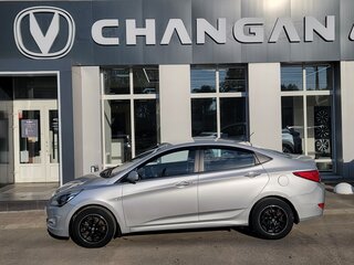 2014 Hyundai Solaris I Рестайлинг, серебристый, 530000 рублей, вид 5