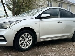 2018 Hyundai Solaris II, серебристый, 510000 рублей, вид 2