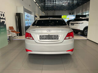 2014 Hyundai Solaris I Рестайлинг, серебристый, 939000 рублей, вид 5