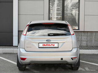 2010 Ford Focus II Рестайлинг, серебристый, 323000 рублей, вид 5