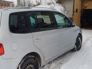 2011 Volkswagen Touran I Рестайлинг 2, серебристый, 1050000 рублей, вид 4