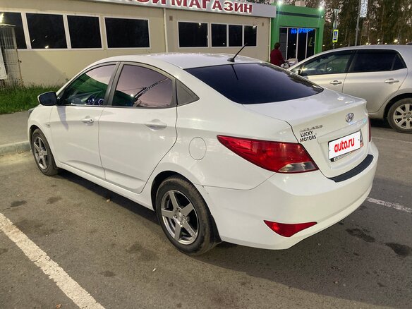 2016 Hyundai Solaris I Рестайлинг, белый, 758000 рублей - вид 3