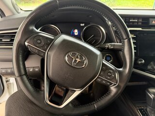 2021 Toyota Camry VIII (XV70), белый, 3250000 рублей, вид 4