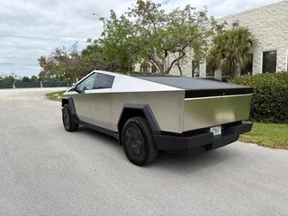 2026 Tesla Cybertruck All-wheel Drive, серебристый, 22000000 рублей, вид 1