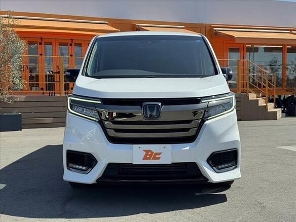 2022 Honda Stepwgn Spada V Рестайлинг, белый, 1610888 рублей - вид 1