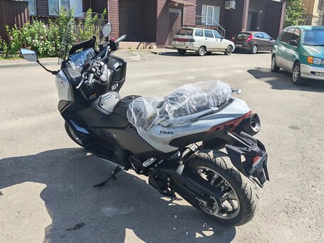 2025 Yamaha TMAX, серый, 1500000 рублей, вид 4