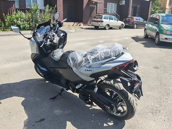 2025 Yamaha TMAX, серый, 1500000 рублей - вид 3