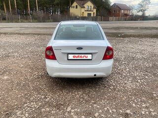 2010 Ford Focus II Рестайлинг, белый, 500000 рублей, вид 4