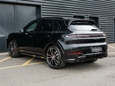 2026 Porsche Cayenne GTS III Рестайлинг, чёрный, 25500000 рублей, вид 3