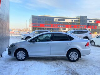 2017 Volkswagen Polo V Рестайлинг, серебристый, 400000 рублей, вид 4