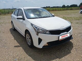 2021 Kia Rio IV Рестайлинг, белый, 1790000 рублей, вид 2