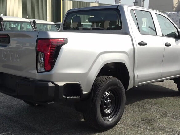 2026 Toyota Hilux IX, серебристый - вид 7