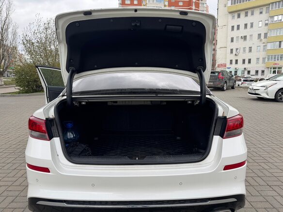 2019 Kia Optima IV Рестайлинг, белый, 2300000 рублей - вид 18